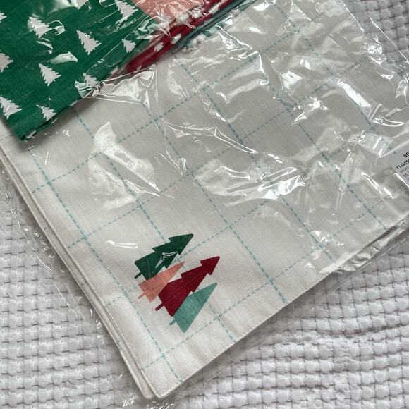 NWT Coterie Studio Holiday 8pc Placemats + Napkin Set - Picture 5 of 5